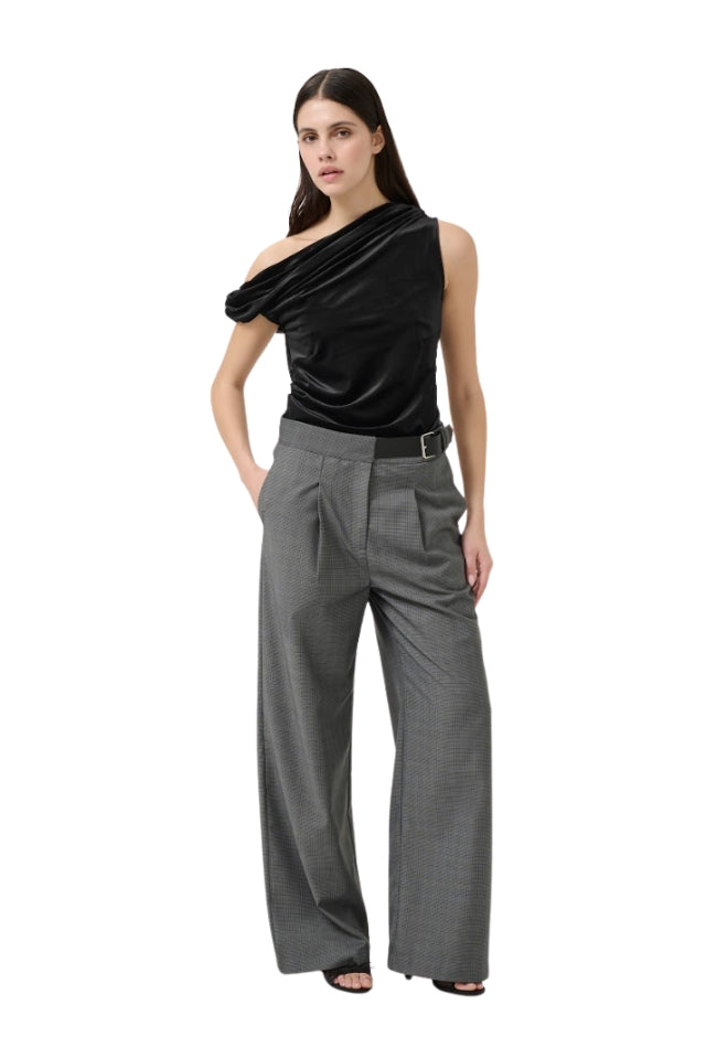 KBCecilia Top - Meteorite