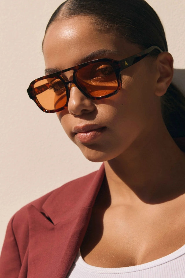 Aquarius - Rich Amber Tort