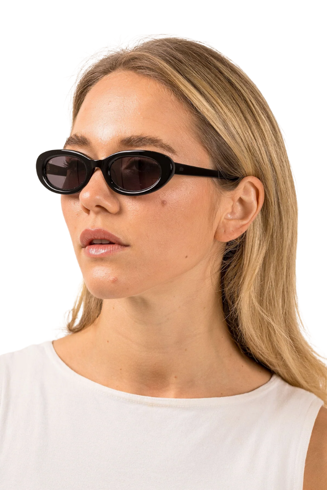 Lourdes: Black/Smokey Grey