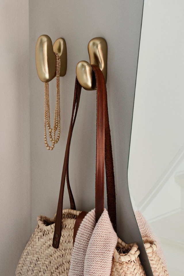 Roberta Hook L - Brass Finish