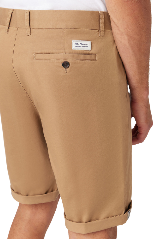 Signature Chino Short