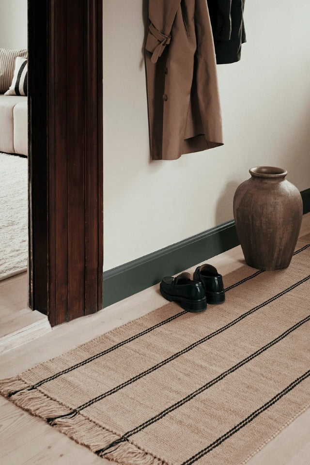 Yuki Rug - Natural and Black