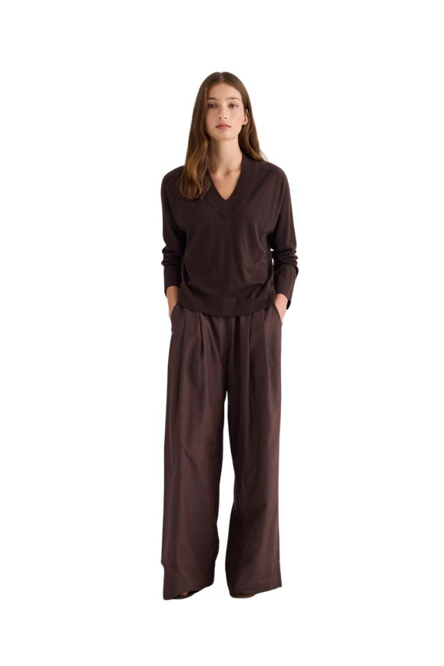 Featherlight Cashmere V-Neck - Chocolate