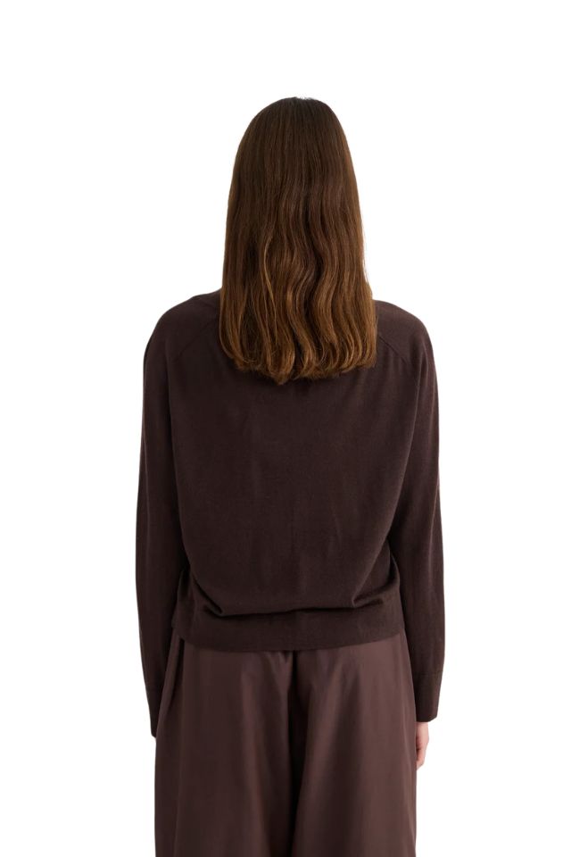 Featherlight Cashmere V-Neck - Chocolate
