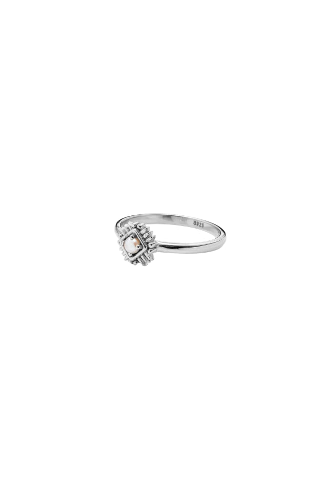 Petite Perle Ring