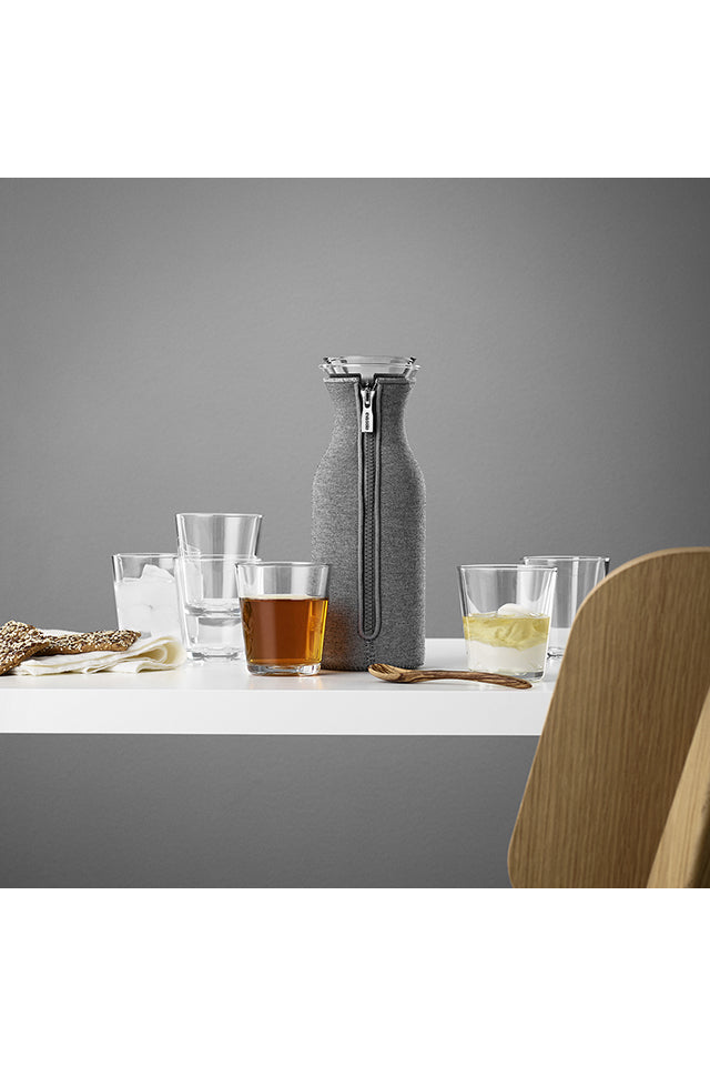 EVA SOLO Fridge Carafe with Woven Cover 10L Dark Grey 1
