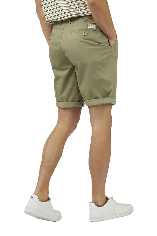 Signature Chino Short