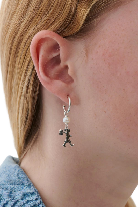 Girl with a Pearl Earrings