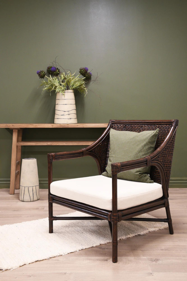 Plantation Kipling Armchair w Cream Seat Cushion