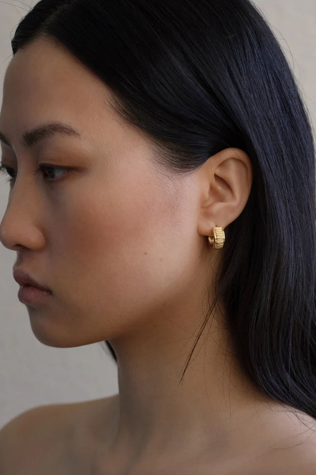 Arete Wide Huggies - Gold Vermeil