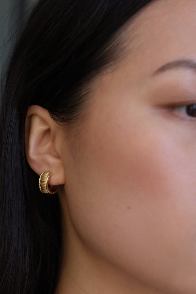 Arete Wide Huggies - Gold Vermeil