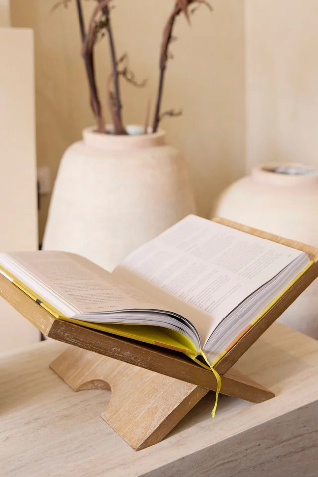 Como Book Stand