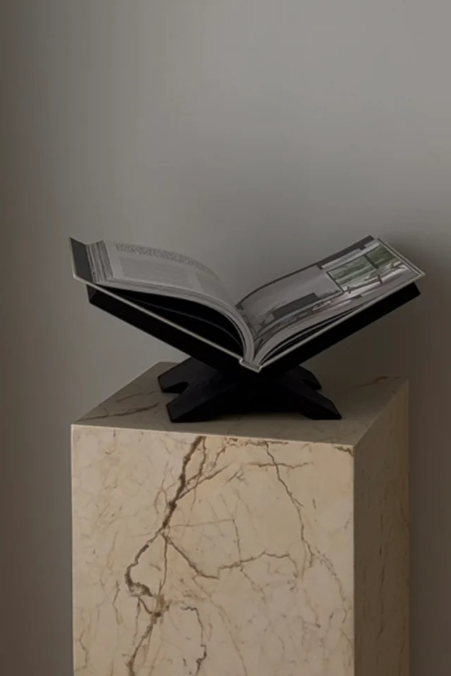 Como Book Stand