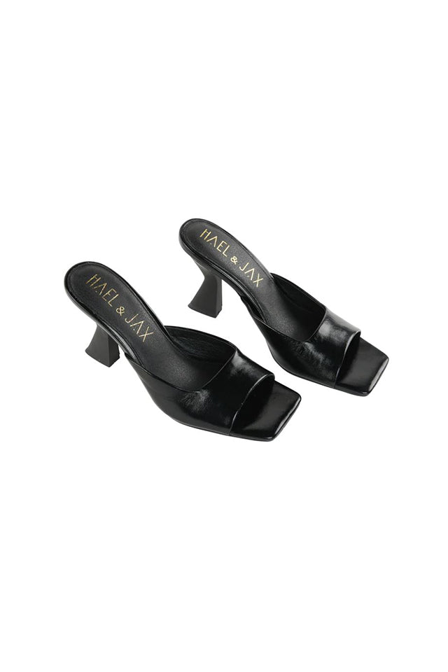 Phoebe Heel