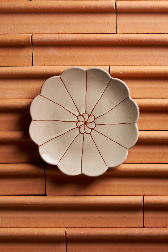 June's Daisy Plate - Spinning Flower