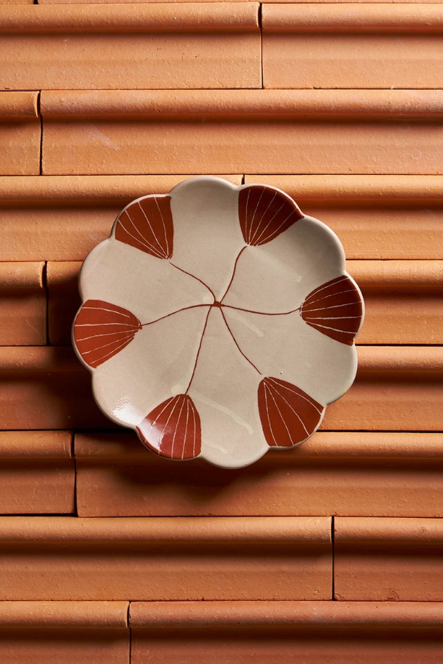 June's Daisy Plate - Fan Flower