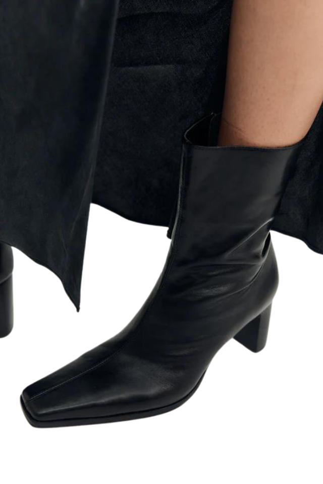 Nineties Mid Boot