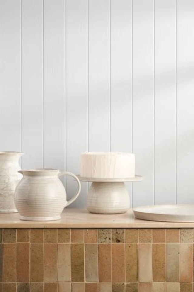 Round Jug - Snow Heirloom