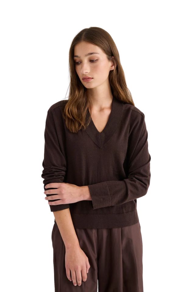 Featherlight Cashmere V-Neck - Chocolate