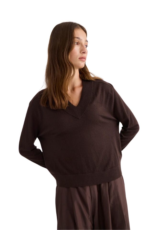 Featherlight Cashmere V-Neck - Chocolate