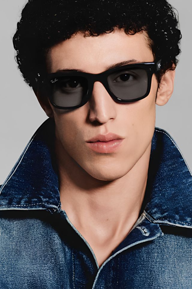 Meta Wayfarer Sunglasses - Shiny Black | G15 Green