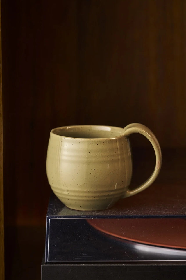 Embrace Mug Peppercorn - Green