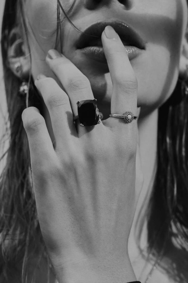 Petite Perle Ring