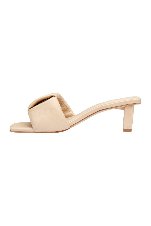 Sol Sana Desiree Mule Nude